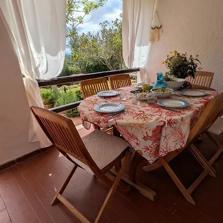 La Casa Vecchia Baja Sardinia Feriehus *
