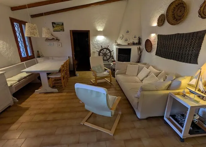 Nyaraló La Casa Vecchia Baja Sardinia *